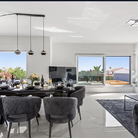 Luxusvilla Mit Privatpool, Bbq, Eleganten Interieur